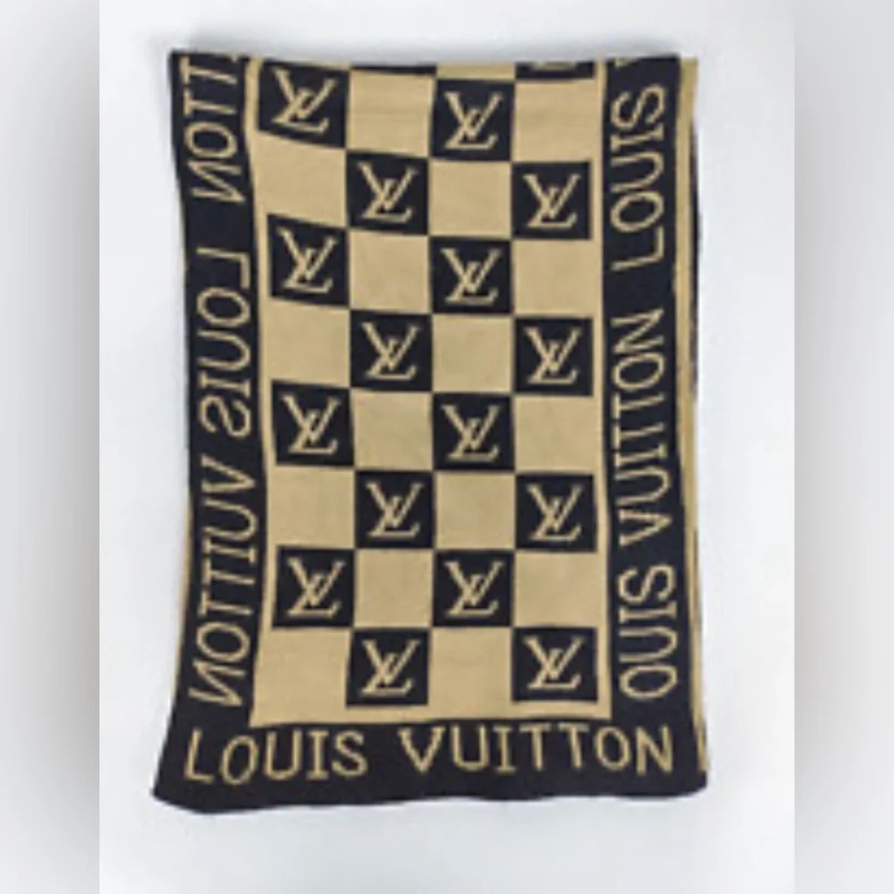 Louis Vuitton soft wool scarf - Picture 2 of 7